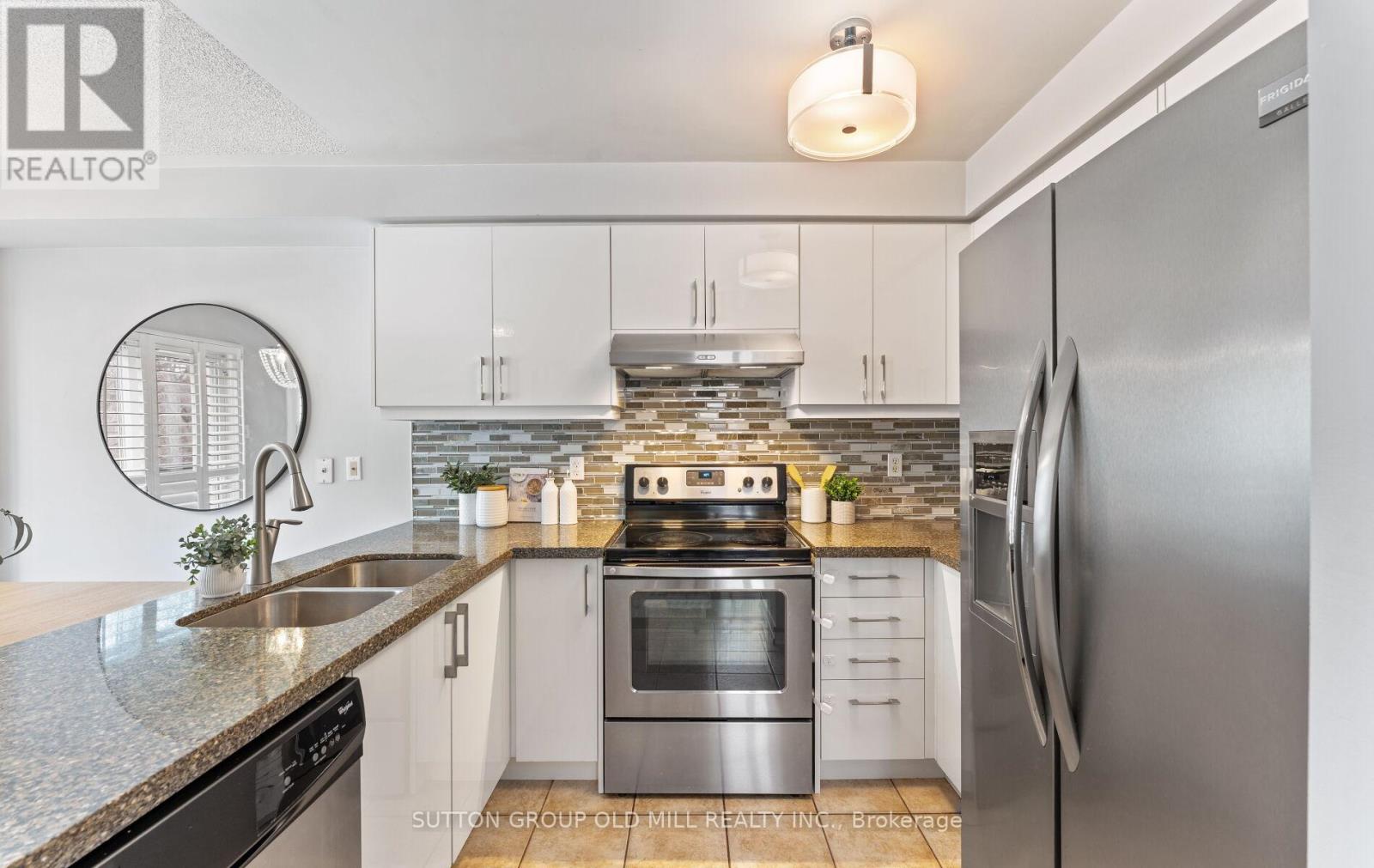 15 Katrina Court, Toronto, Ontario  M6L 3G3 - Photo 10 - W12971908