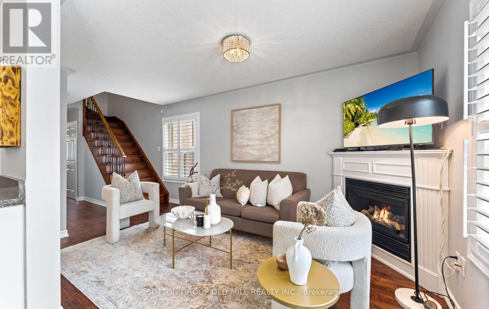 15 Katrina Court, Toronto, Ontario  M6L 3G3 - Photo 4 - W12971908