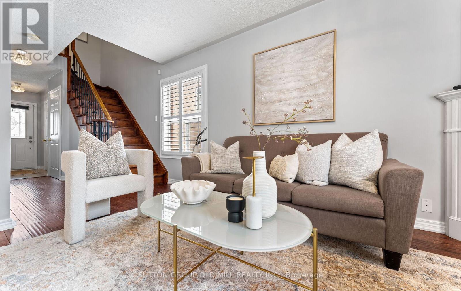 15 Katrina Court, Toronto, Ontario  M6L 3G3 - Photo 5 - W12971908