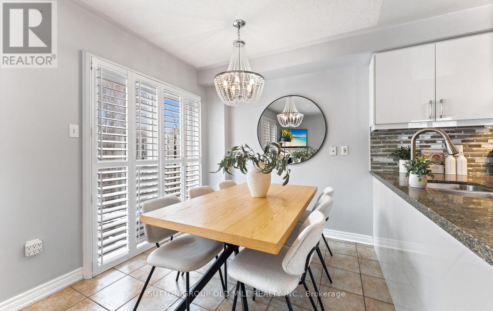 15 Katrina Court, Toronto, Ontario  M6L 3G3 - Photo 7 - W12971908