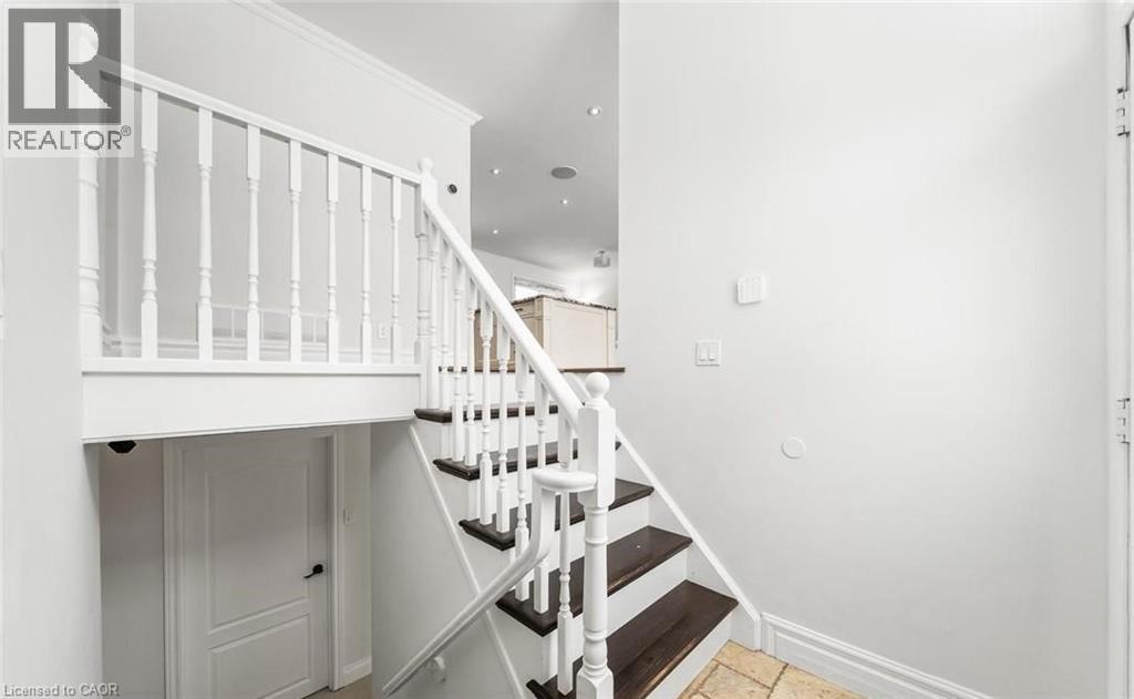 407 Canterbury Crescent, Oakville, Ontario  L6J 5K8 - Photo 2 - 40818330