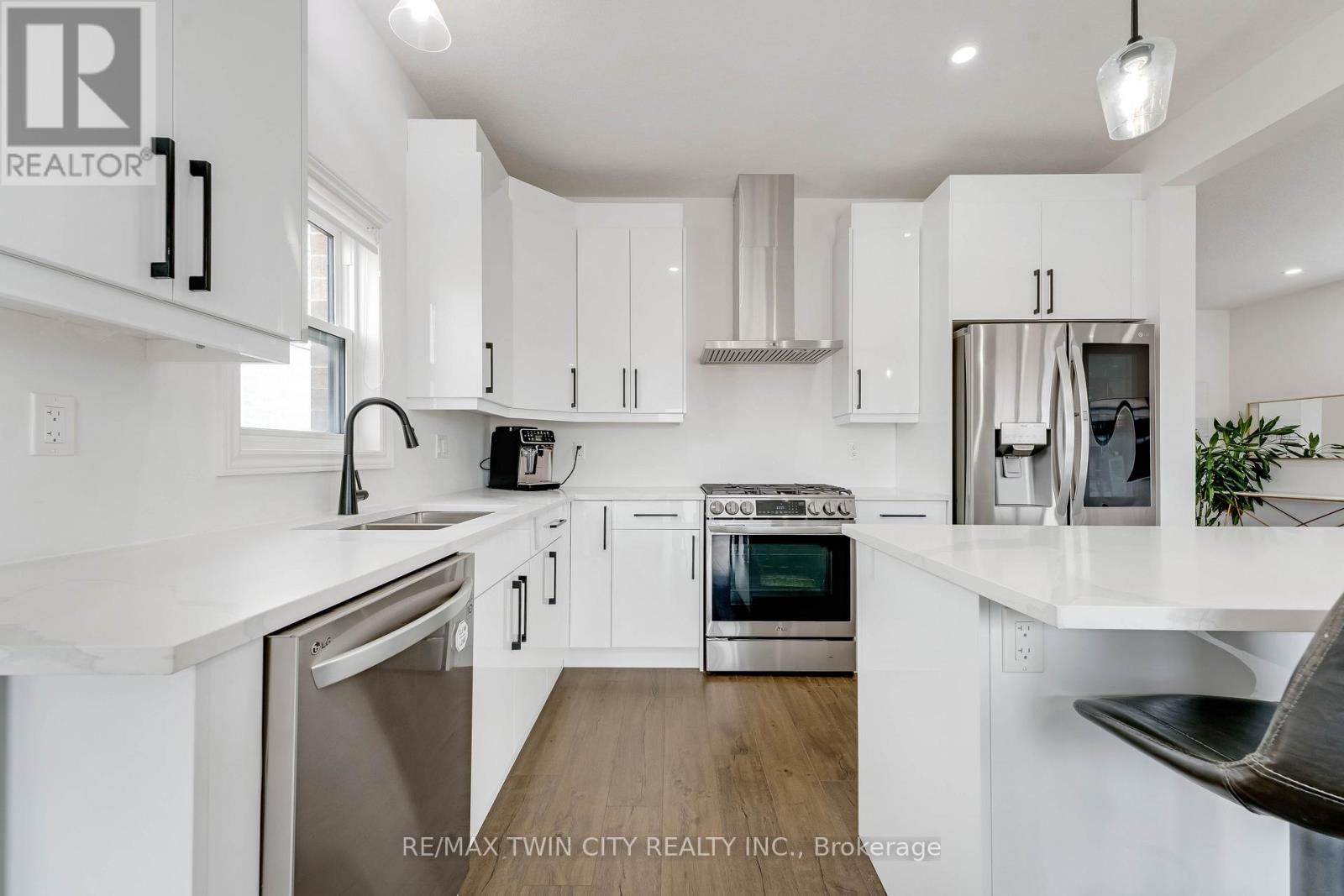 297 Middleton Avenue W, London South, Ontario  N6L 0G1 - Photo 12 - X12971820