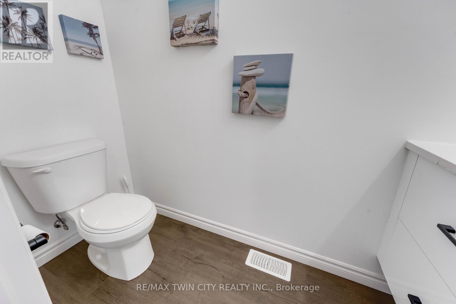 297 Middleton Avenue W, London South, Ontario  N6L 0G1 - Photo 5 - X12971820