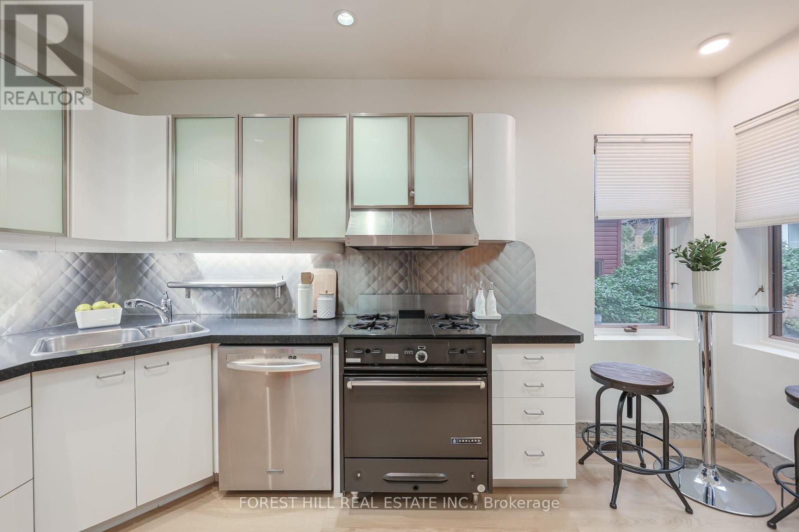 68 Sparkhall Avenue, Toronto, Ontario  M4K 1G6 - Photo 10 - E12971830