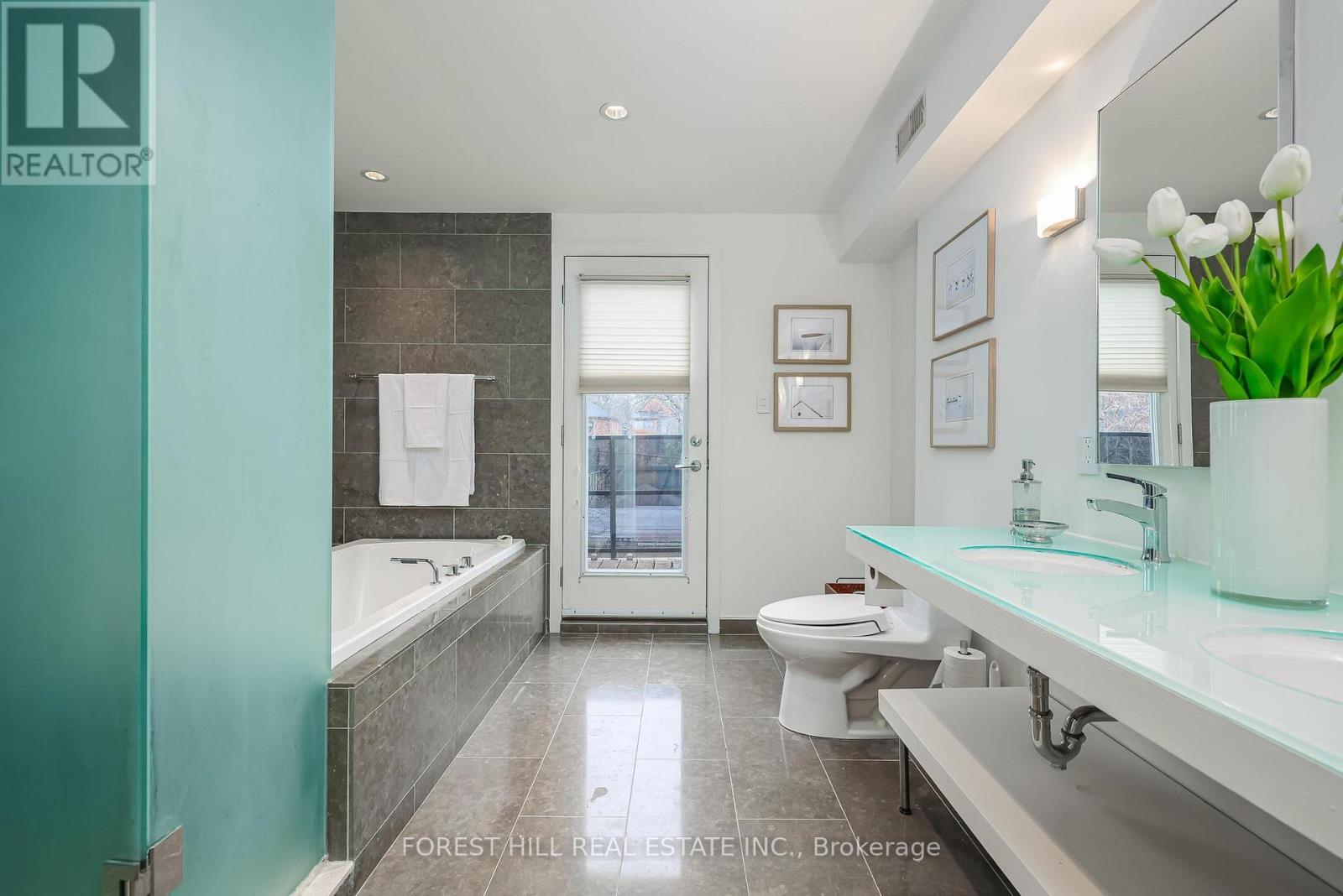 68 Sparkhall Avenue, Toronto, Ontario  M4K 1G6 - Photo 16 - E12971830