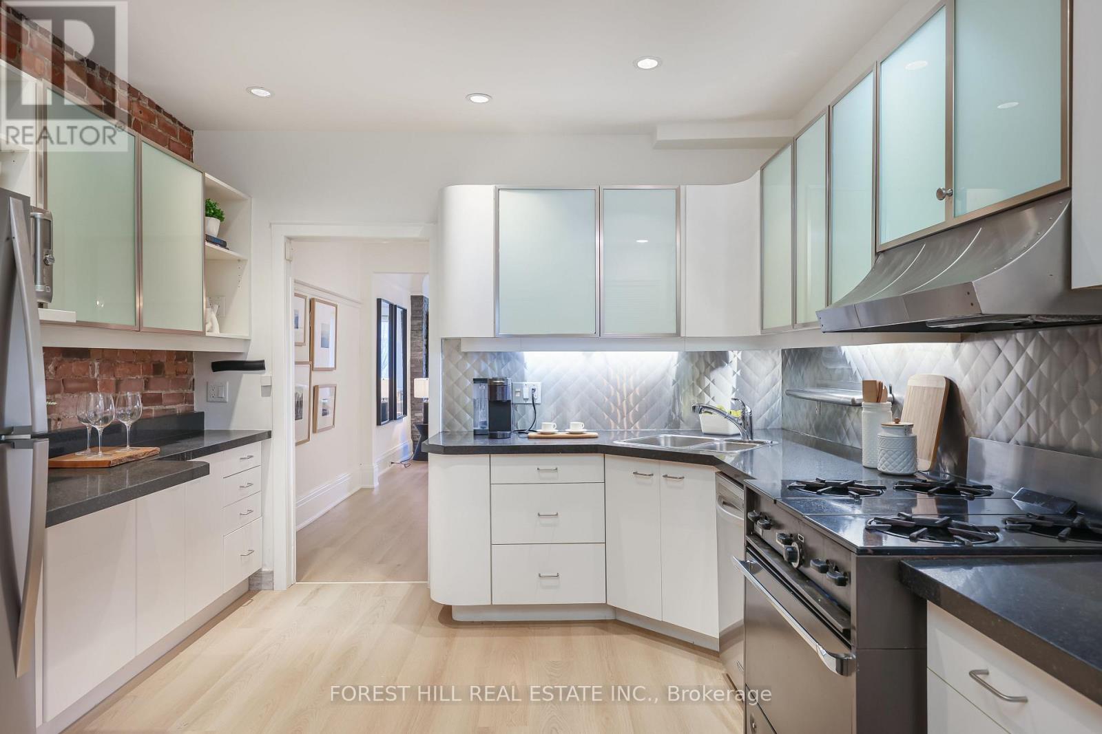 68 Sparkhall Avenue, Toronto, Ontario  M4K 1G6 - Photo 8 - E12971830