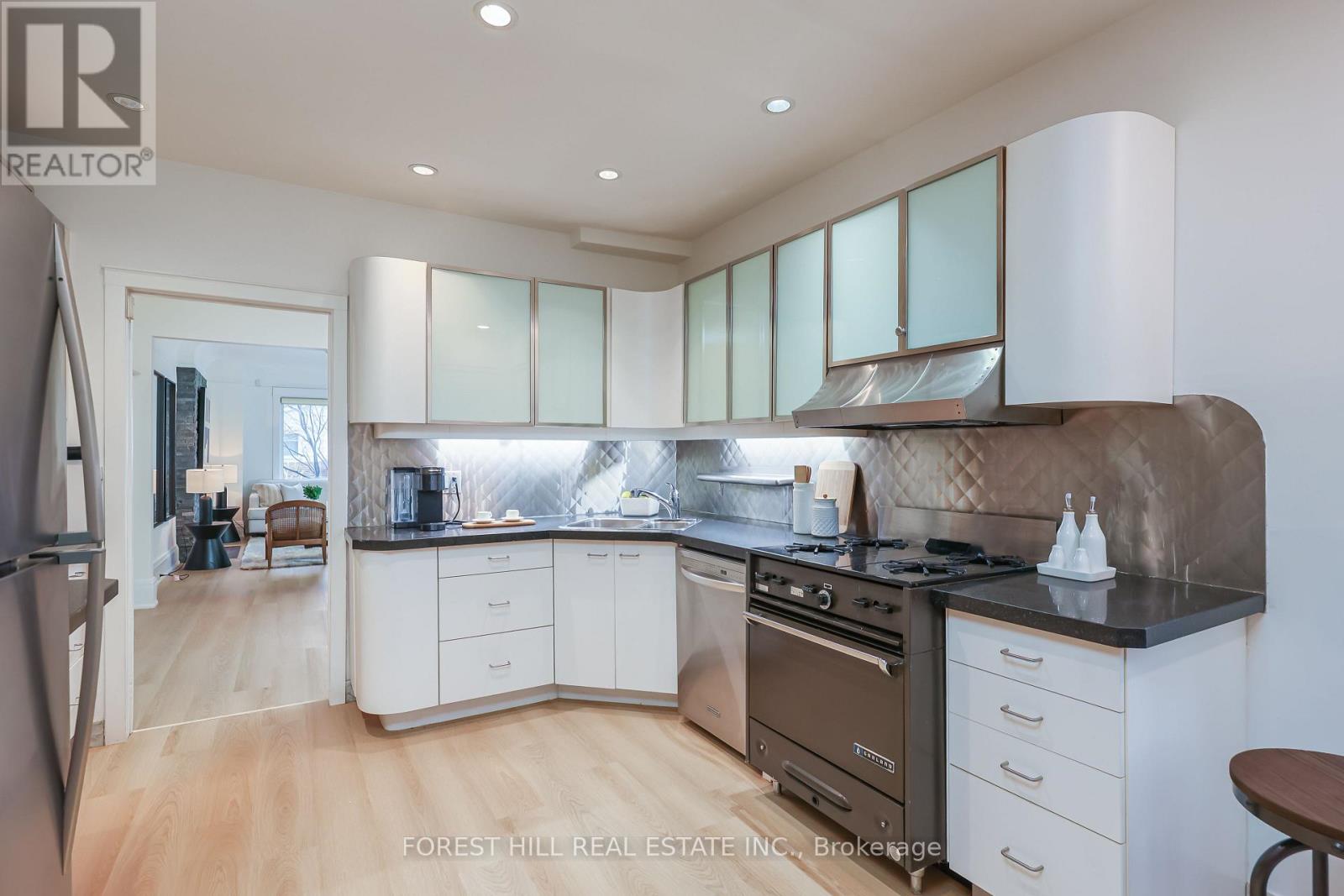 68 Sparkhall Avenue, Toronto, Ontario  M4K 1G6 - Photo 9 - E12971830