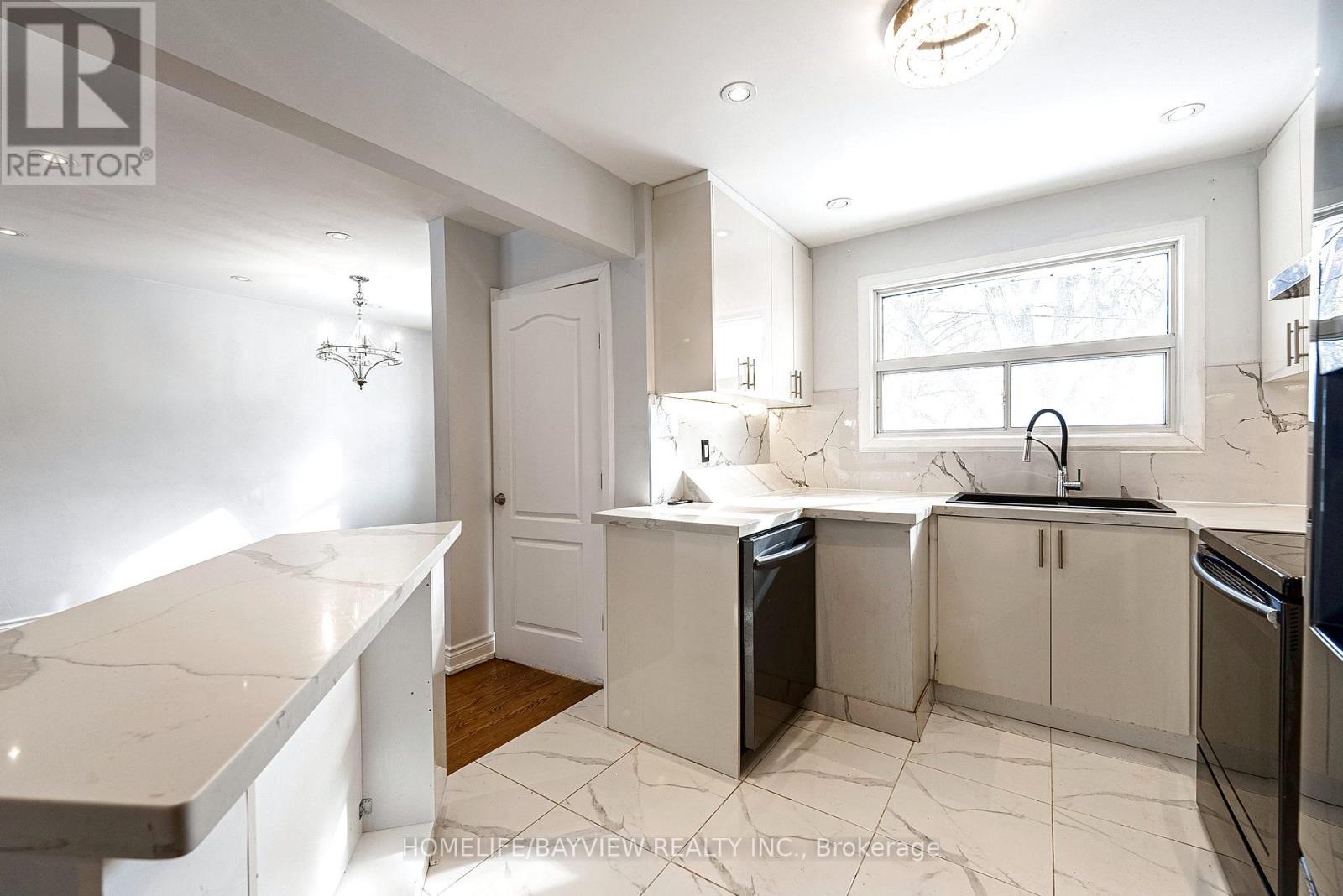 139 Felix Road, Richmond Hill, Ontario  L4C 3M4 - Photo 13 - N12971354