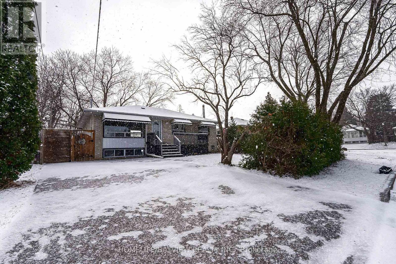 139 Felix Road, Richmond Hill, Ontario  L4C 3M4 - Photo 3 - N12971354