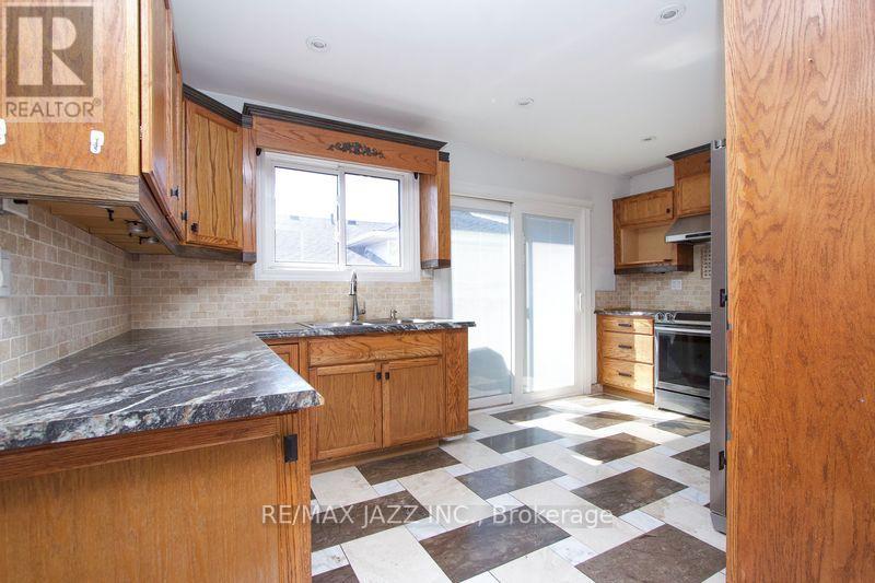 1286 Sunningdale Avenue, Oshawa, Ontario  L1H 8G7 - Photo 4 - E12971980