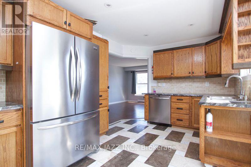 1286 Sunningdale Avenue, Oshawa, Ontario  L1H 8G7 - Photo 5 - E12971980