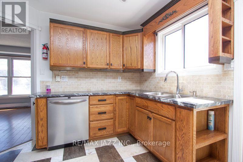 1286 Sunningdale Avenue, Oshawa, Ontario  L1H 8G7 - Photo 6 - E12971980