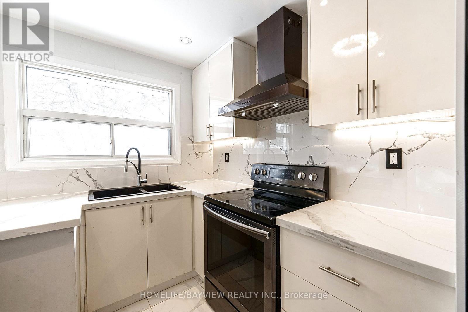 139 Felix Road, Richmond Hill, Ontario  L4C 3M4 - Photo 12 - N12971354