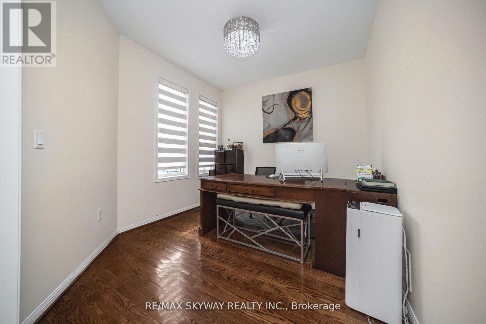 104 Whitwell Drive, Brampton, Ontario  L6P 1L2 - Photo 11 - W12971924