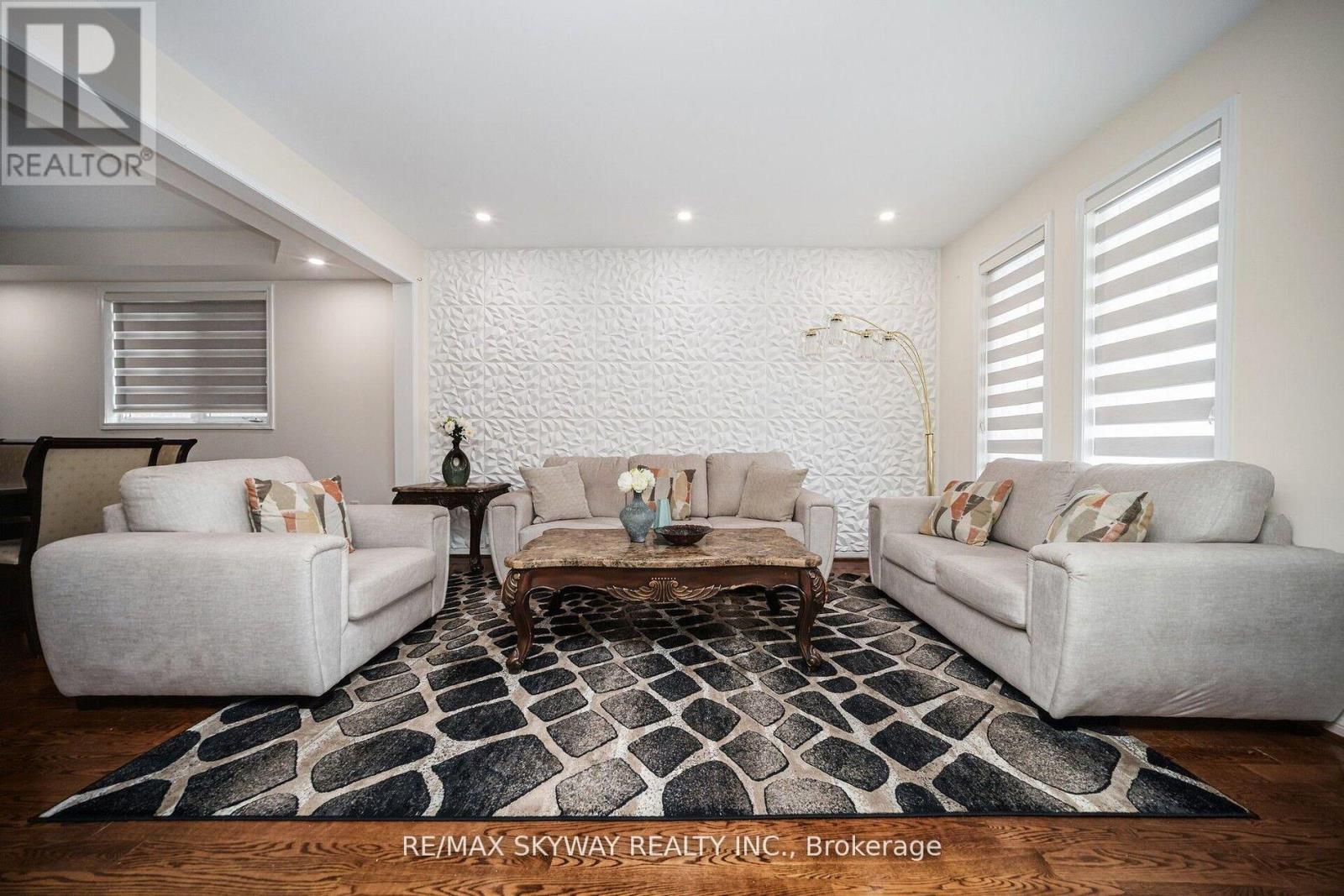 104 Whitwell Drive, Brampton, Ontario  L6P 1L2 - Photo 10 - W12971924