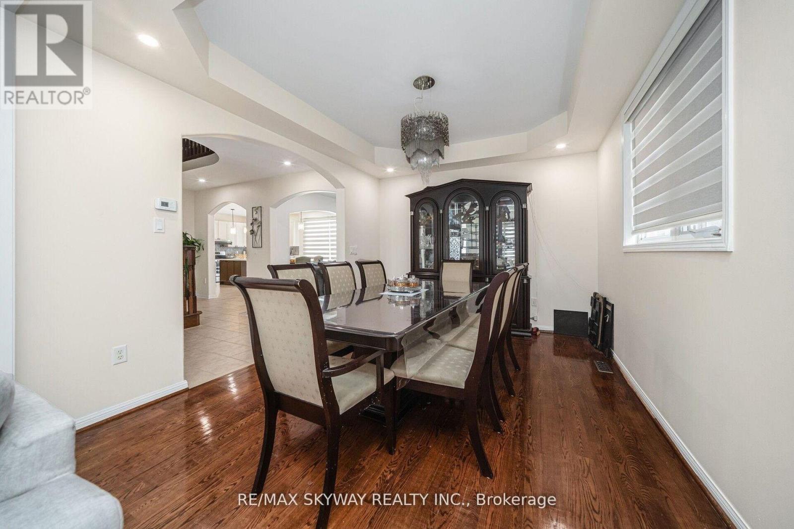 104 Whitwell Drive, Brampton, Ontario  L6P 1L2 - Photo 9 - W12971924