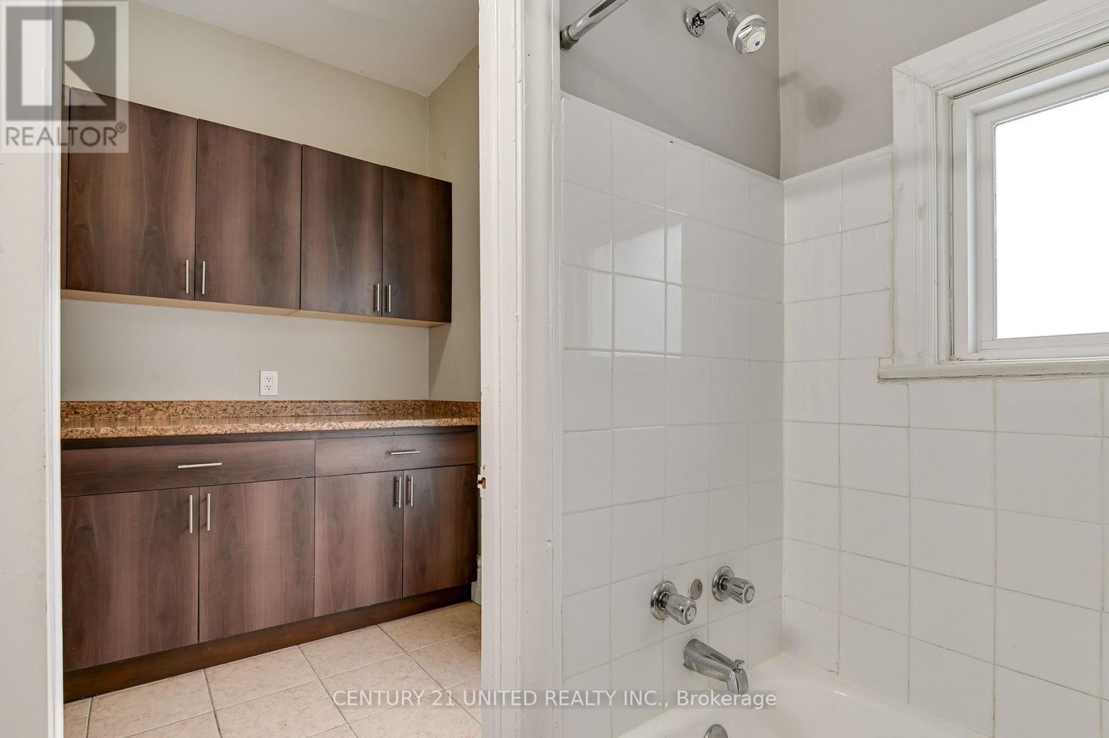 Unit 2 - 337 Boler Road, London South, Ontario  N6K 2K4 - Photo 5 - X12972080