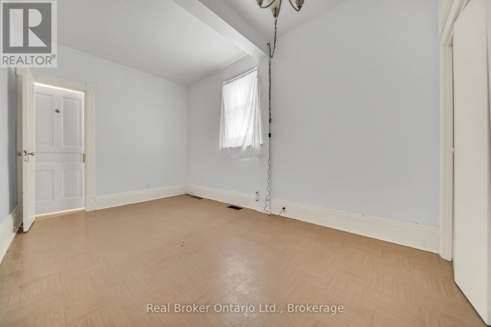 141 Samuel Street, Kitchener, Ontario  N2H 1P9 - Photo 10 - X12851240