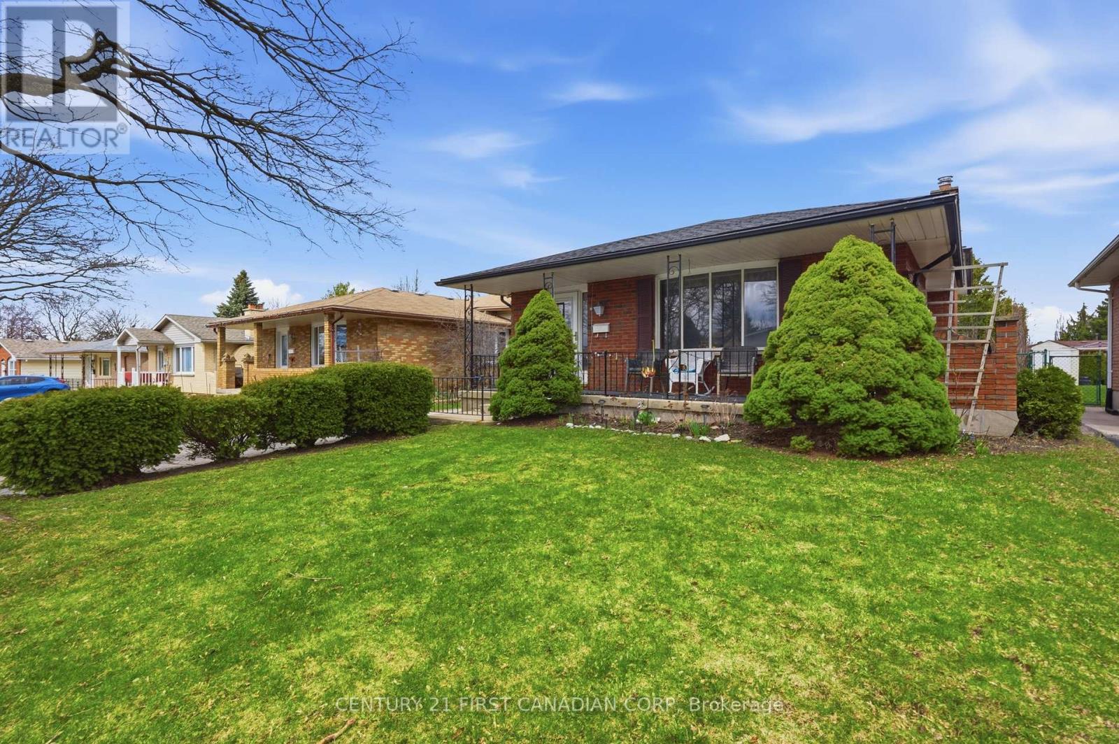 99 Muriel Crescent, London South, Ontario  N6E 2K4 - Photo 2 - X12972230