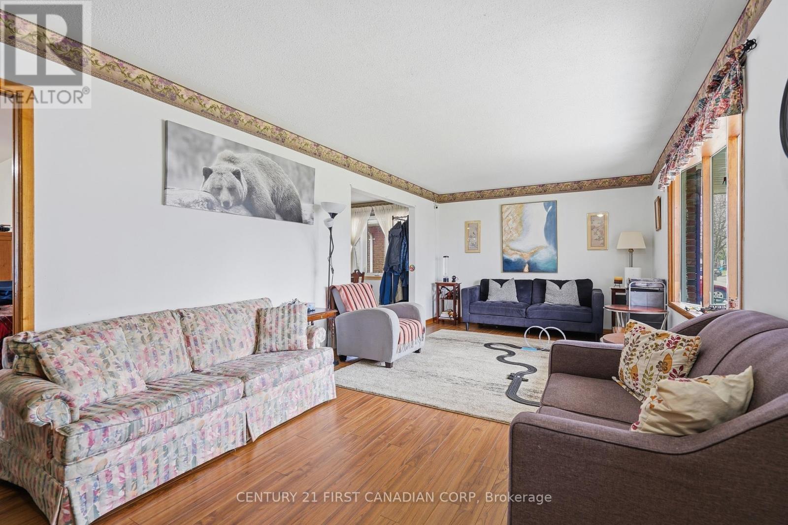 99 Muriel Crescent, London South, Ontario  N6E 2K4 - Photo 6 - X12972230