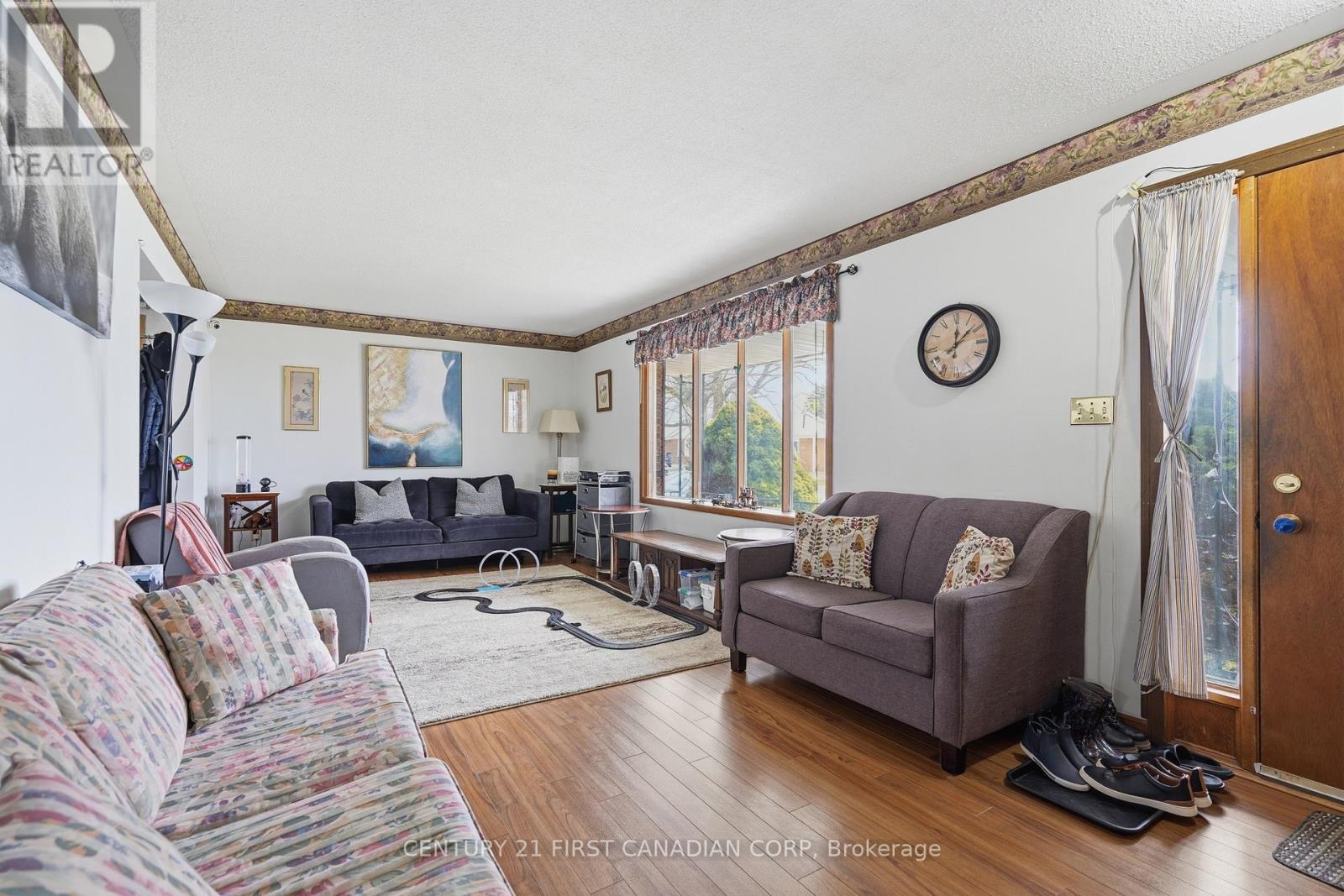 99 Muriel Crescent, London South, Ontario  N6E 2K4 - Photo 7 - X12972230