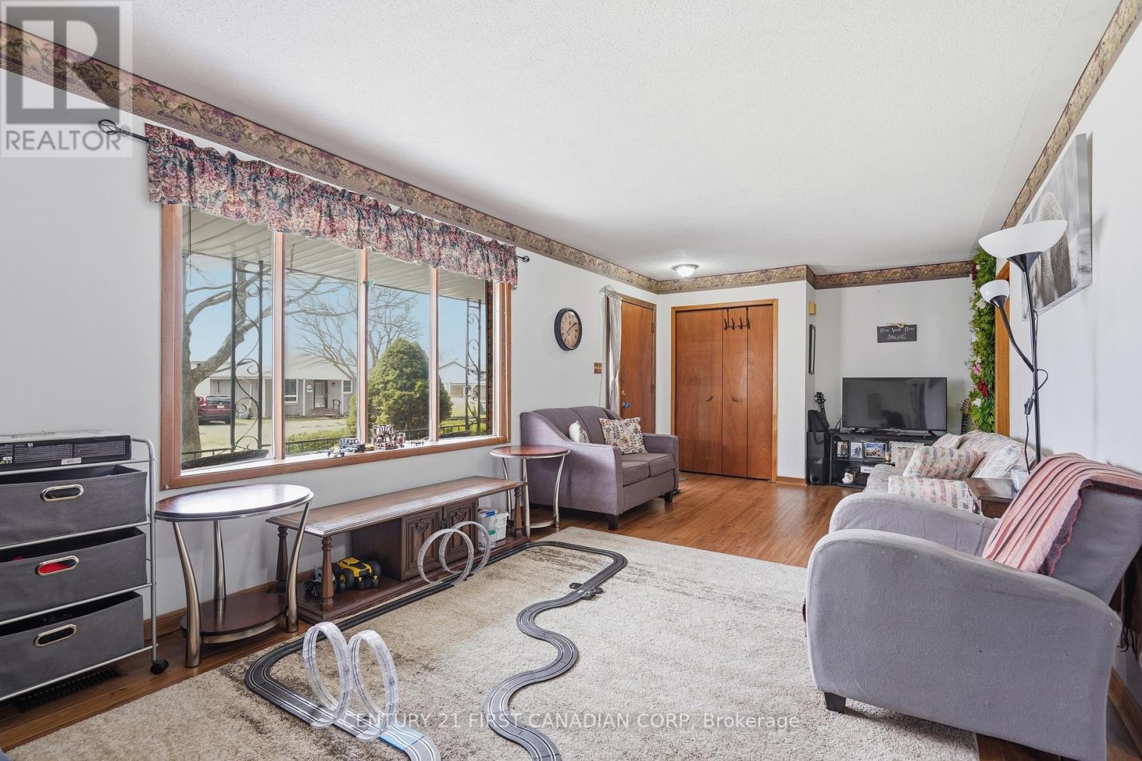 99 Muriel Crescent, London South, Ontario  N6E 2K4 - Photo 8 - X12972230