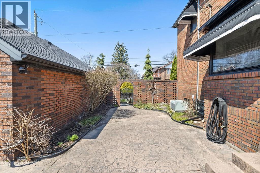 2203 Victoria, Windsor, Ontario  N8X 1R2 - Photo 45 - 26007485