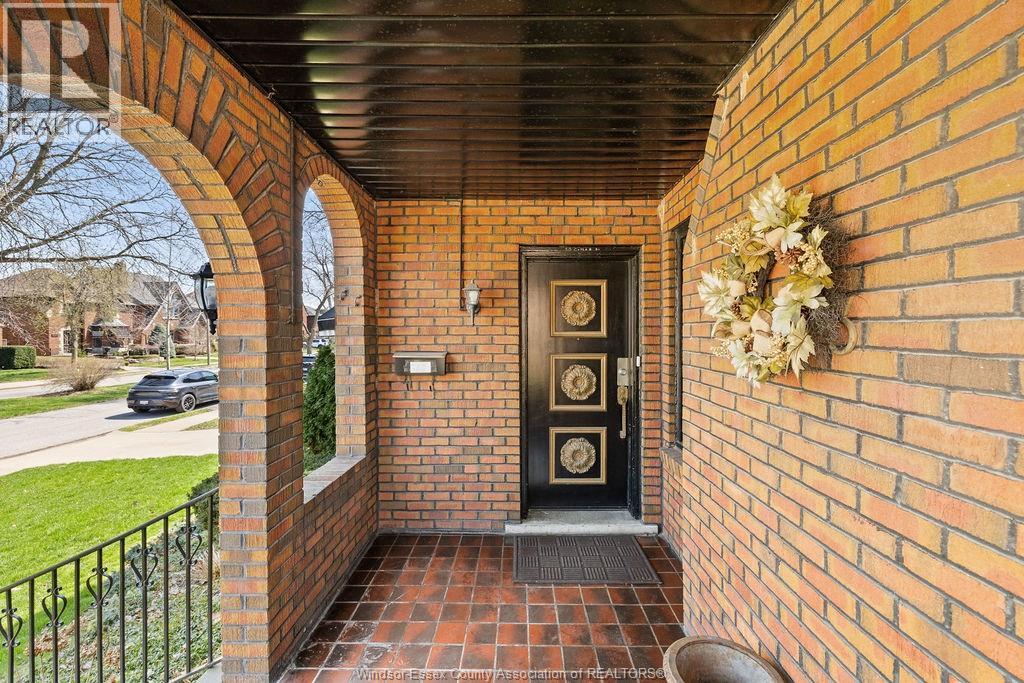 2203 Victoria, Windsor, Ontario  N8X 1R2 - Photo 4 - 26007485