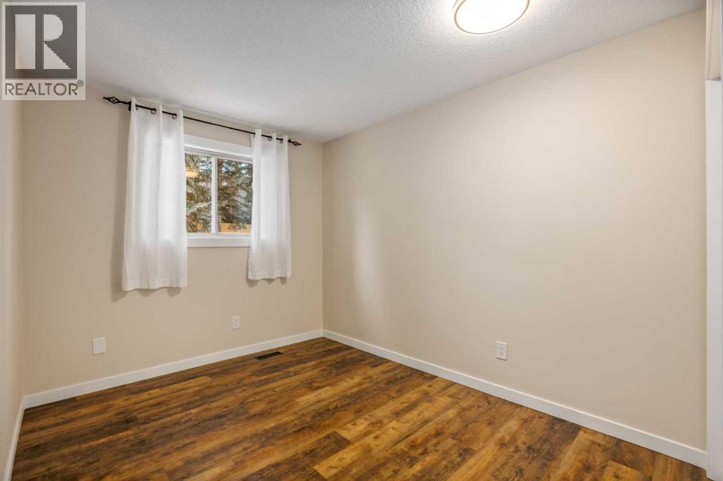 131 Stratton Crescent Sw, Calgary, Alberta  T3H 1T7 - Photo 13 - A2293052