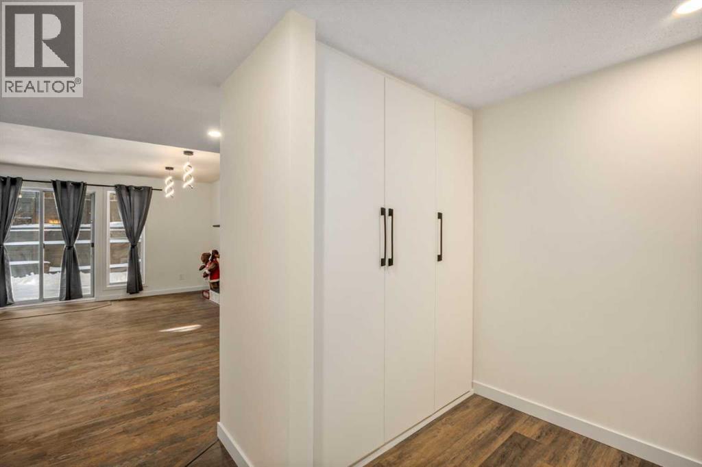 131 Stratton Crescent Sw, Calgary, Alberta  T3H 1T7 - Photo 19 - A2293052