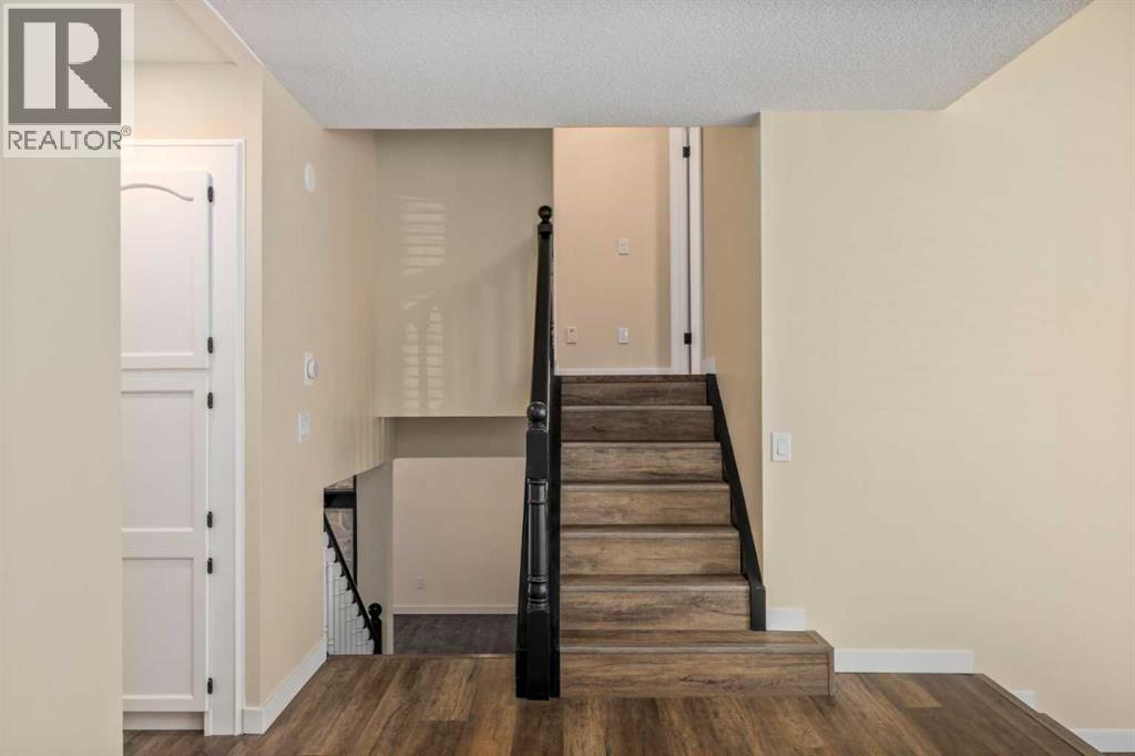 131 Stratton Crescent Sw, Calgary, Alberta  T3H 1T7 - Photo 8 - A2293052