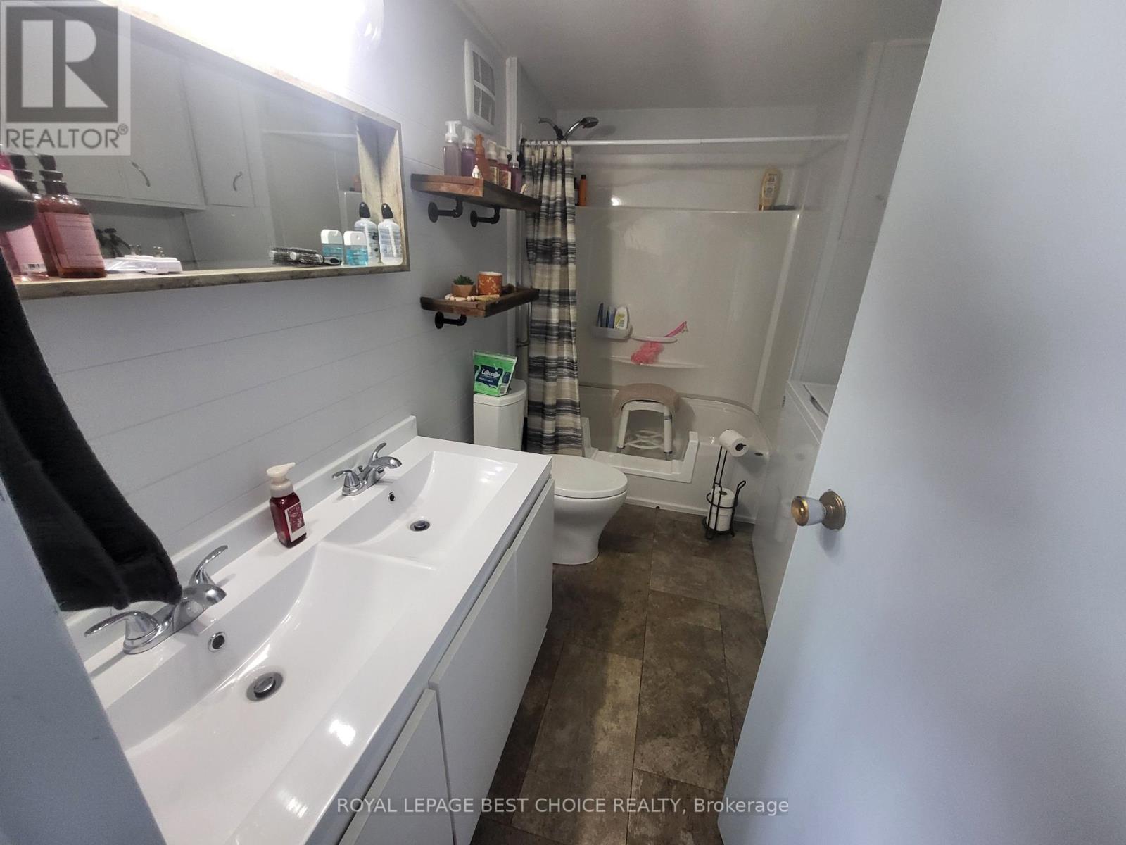 24 Goward Avenue W, Temagami, Ontario  P0H 2H0 - Photo 12 - X12972002