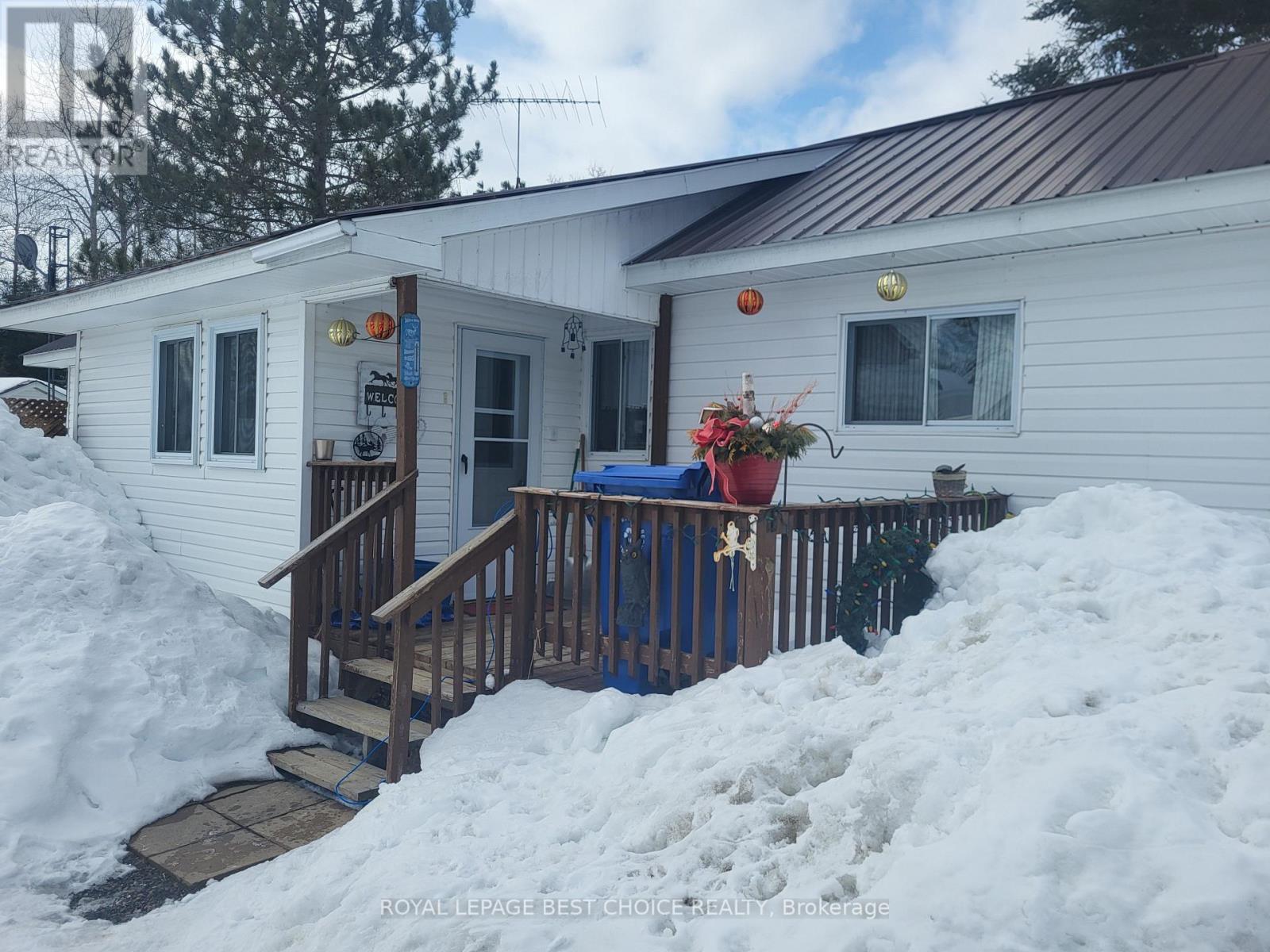24 Goward Avenue W, Temagami, Ontario  P0H 2H0 - Photo 2 - X12972002