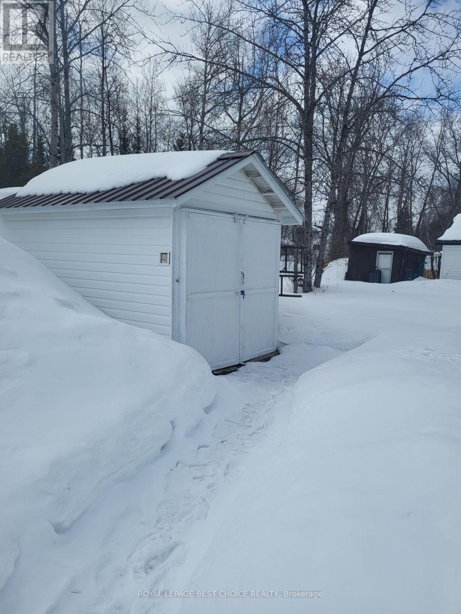 24 Goward Avenue W, Temagami, Ontario  P0H 2H0 - Photo 3 - X12972002