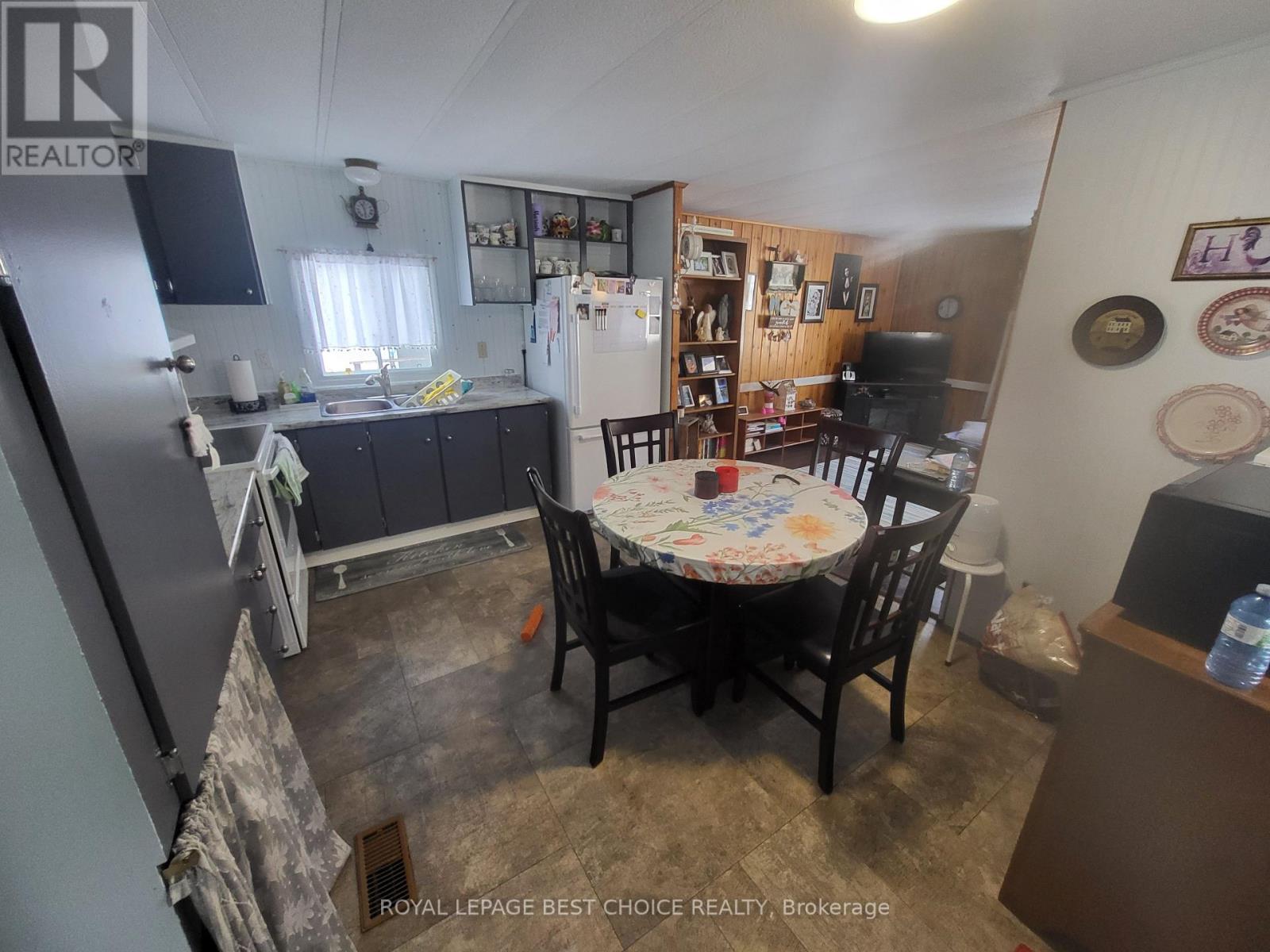 24 Goward Avenue W, Temagami, Ontario  P0H 2H0 - Photo 8 - X12972002