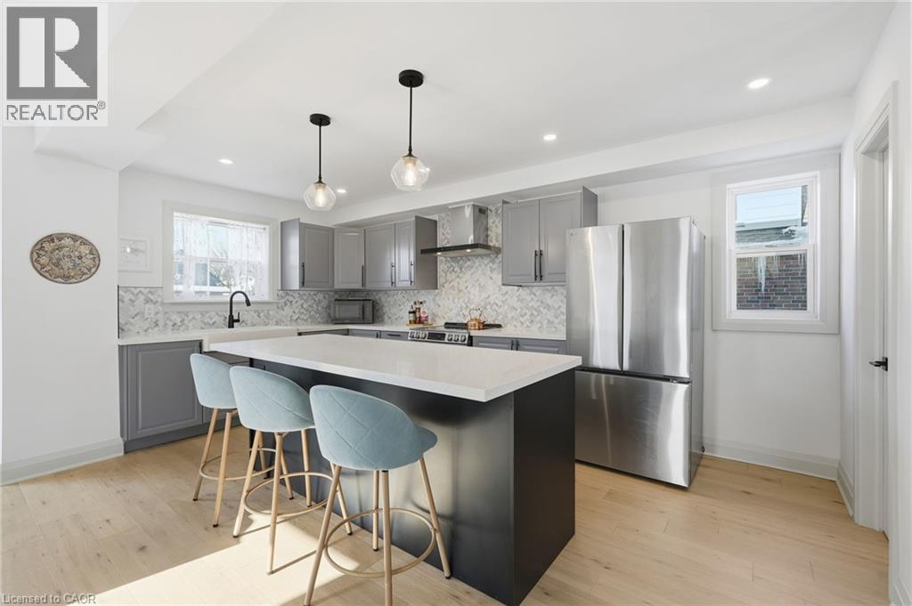 286 East 18th Street, Hamilton, Ontario  L9A 4P6 - Photo 3 - 40818379