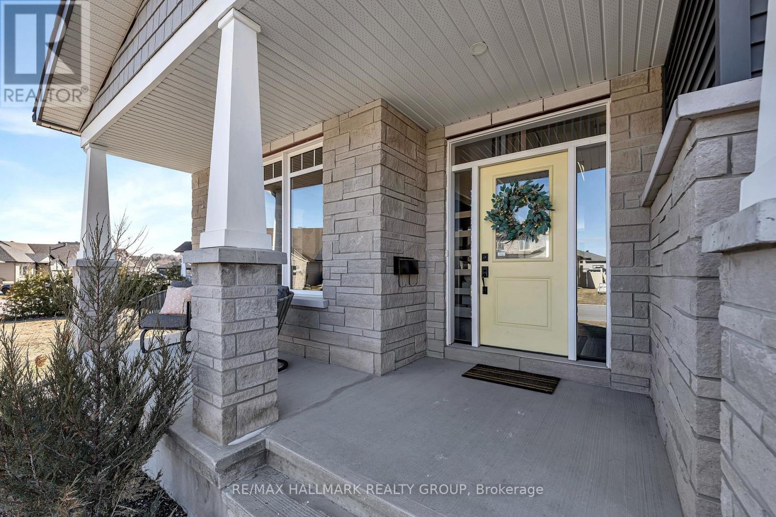 1025 Diamond Street, Clarence-Rockland, Ontario  K4K 1P6 - Photo 4 - X12972106