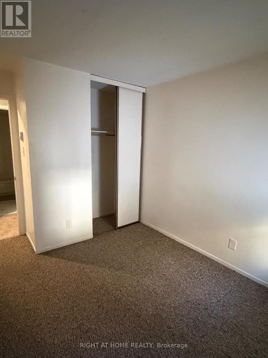 E - 1033 Cummings Avenue, Ottawa, Ontario  K1J 9K6 - Photo 10 - X12972172