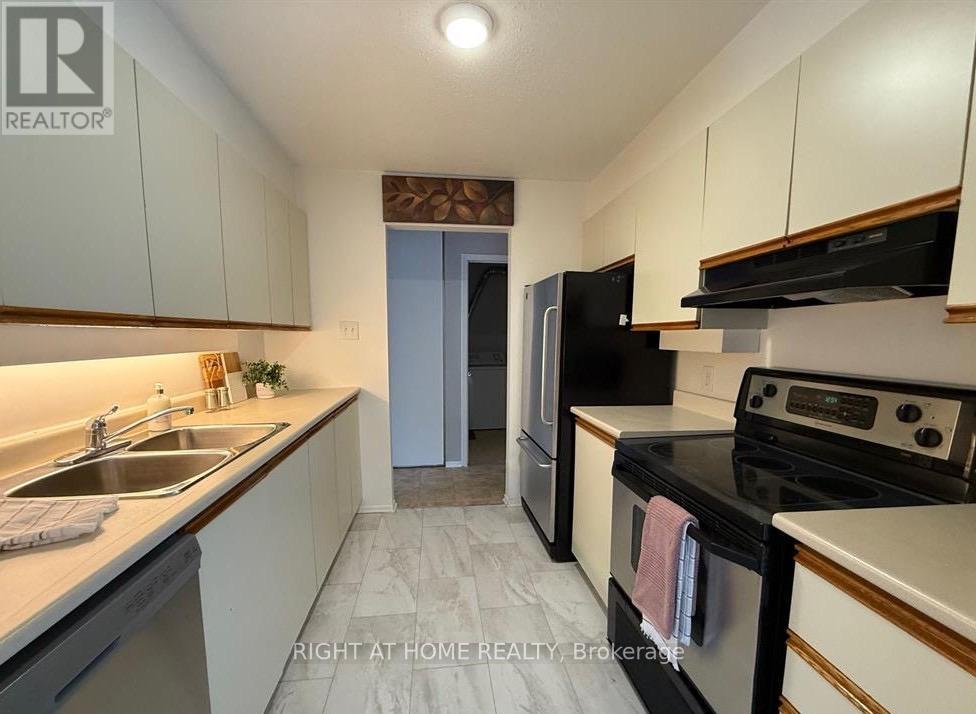 E - 1033 Cummings Avenue, Ottawa, Ontario  K1J 9K6 - Photo 3 - X12972172