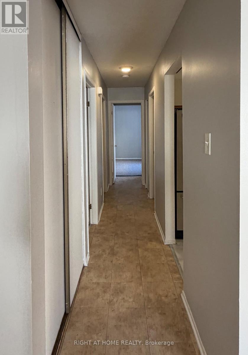 E - 1033 Cummings Avenue, Ottawa, Ontario  K1J 9K6 - Photo 4 - X12972172