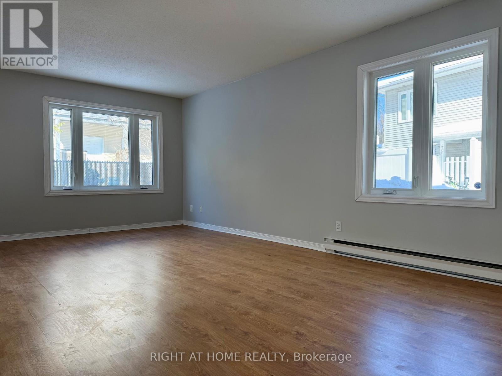 E - 1033 Cummings Avenue, Ottawa, Ontario  K1J 9K6 - Photo 6 - X12972172