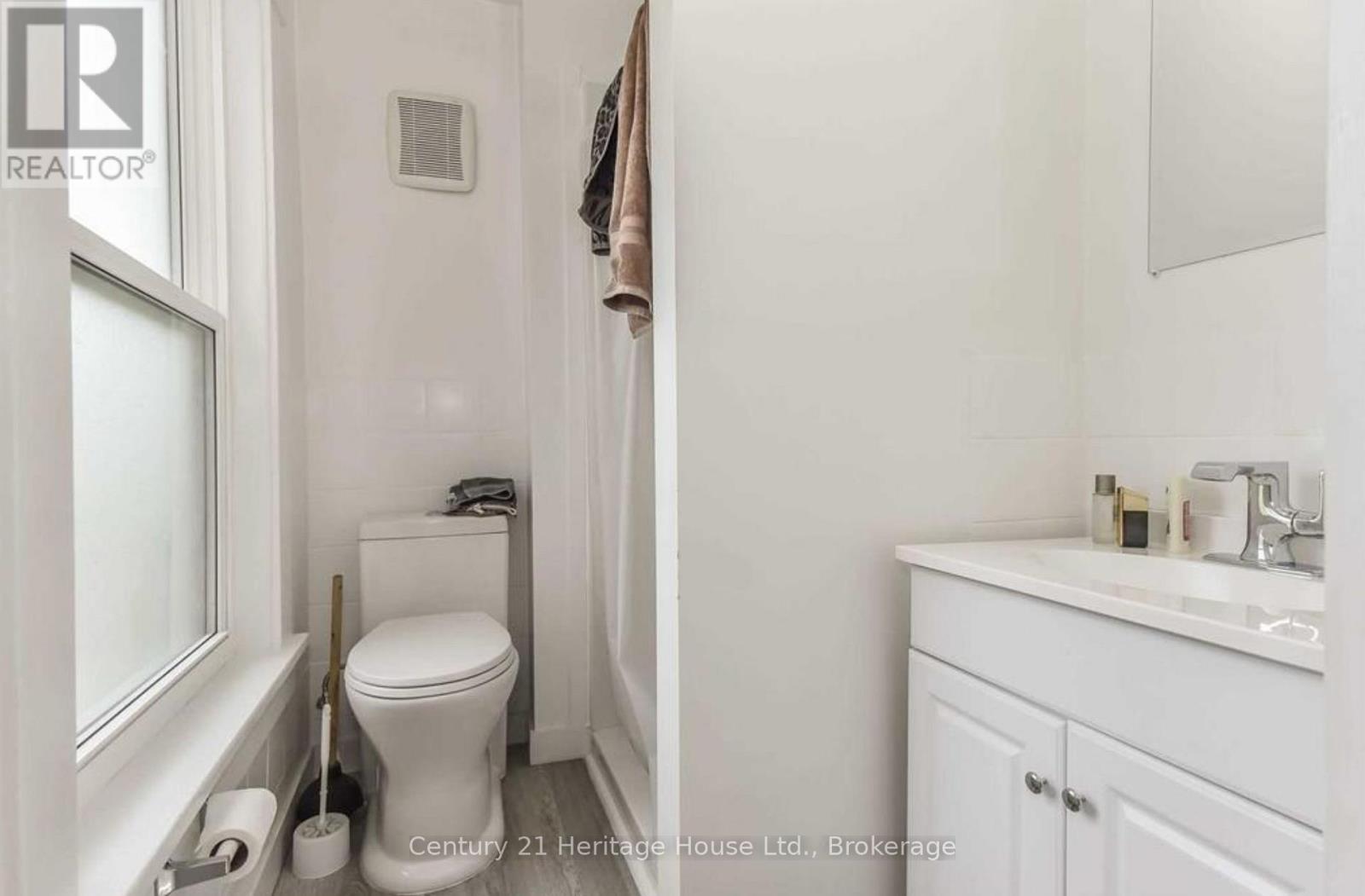 153 St Andrews Street, Cambridge, Ontario  N1S 1N2 - Photo 9 - X12971950