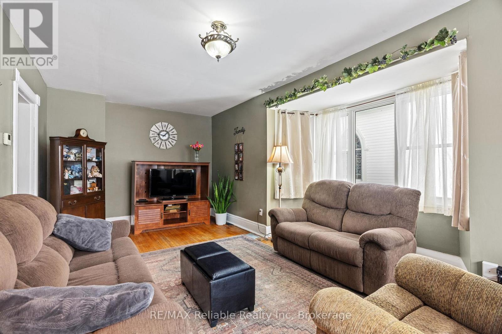 25 Jarvis Street N, Huron East (Seaforth), Ontario  N0K 1W0 - Photo 8 - X12972000