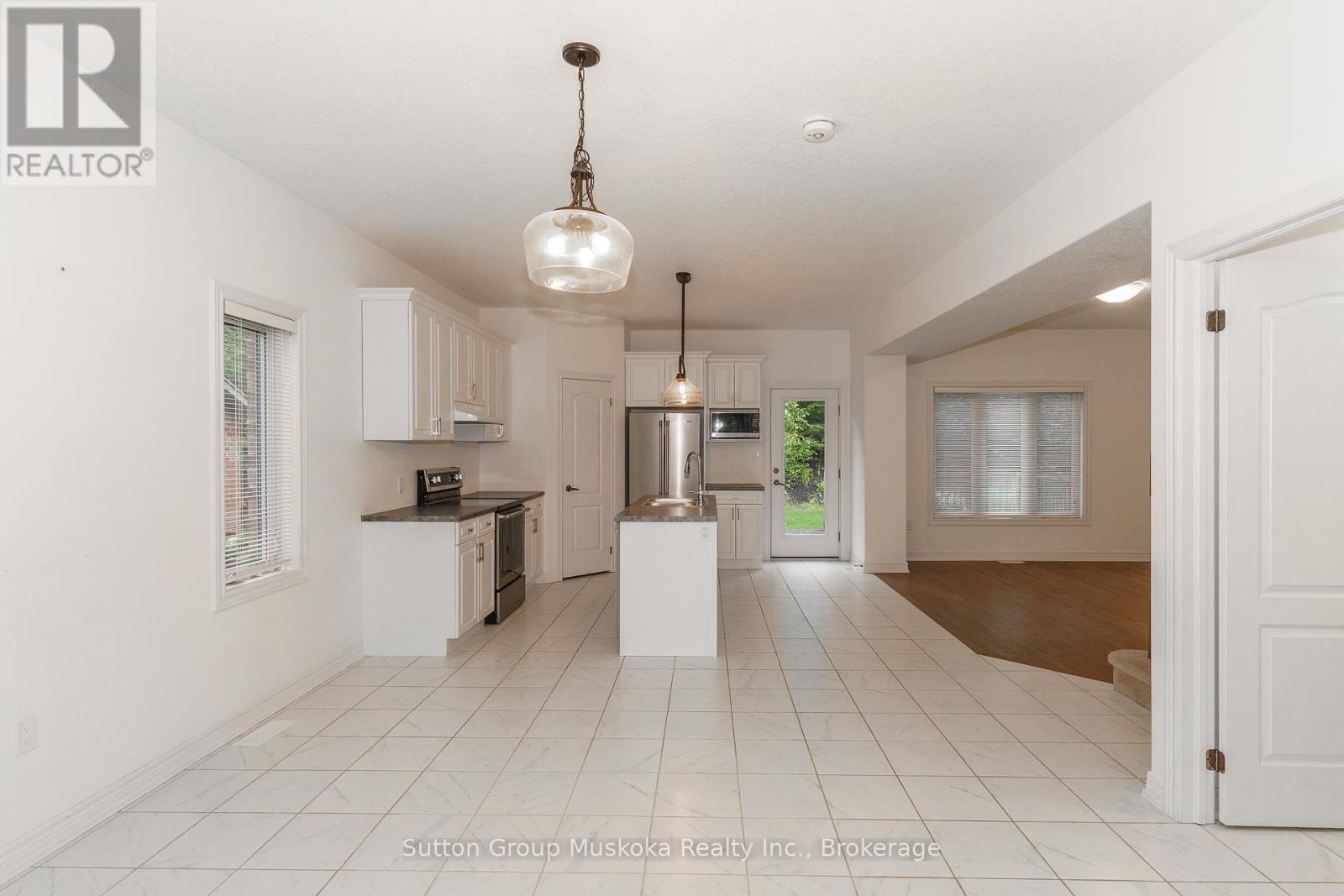 14 Braeside Crescent, Huntsville, Ontario  P1H 0H6 - Photo 6 - X12972048