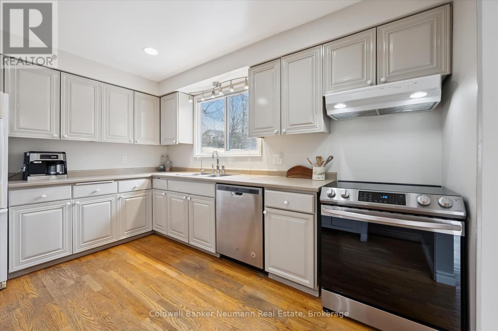 18 Gateway Drive, Guelph (Willow West/sugarbush/west Acres), Ontario  N1H 6W8 - Photo 12 - X12972162