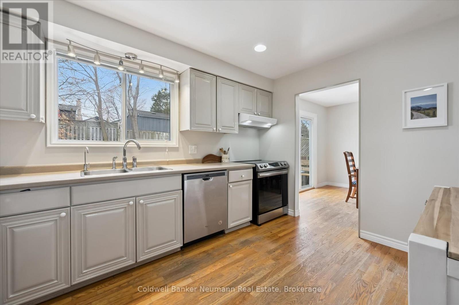 18 Gateway Drive, Guelph (Willow West/sugarbush/west Acres), Ontario  N1H 6W8 - Photo 13 - X12972162