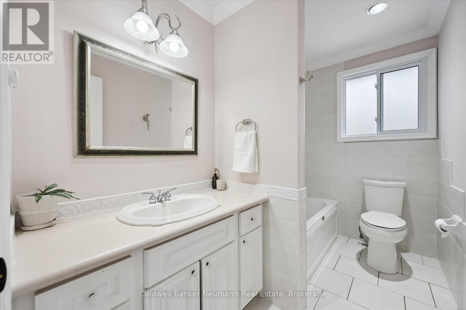 18 Gateway Drive, Guelph (Willow West/sugarbush/west Acres), Ontario  N1H 6W8 - Photo 18 - X12972162