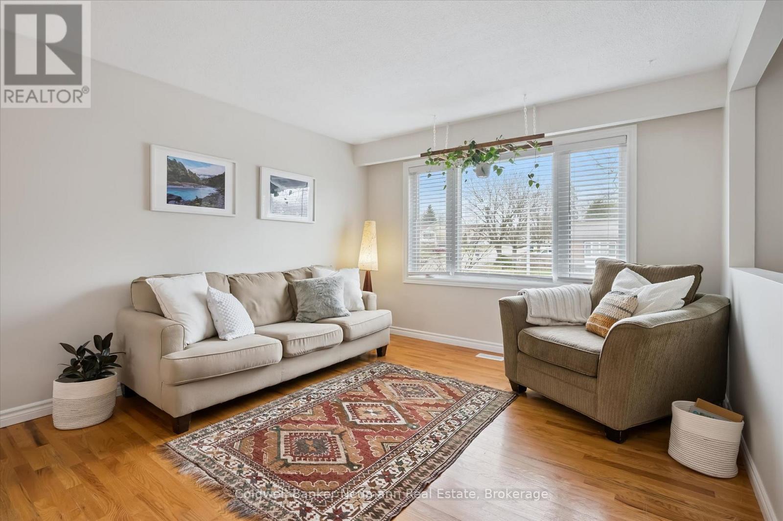 18 Gateway Drive, Guelph (Willow West/sugarbush/west Acres), Ontario  N1H 6W8 - Photo 7 - X12972162