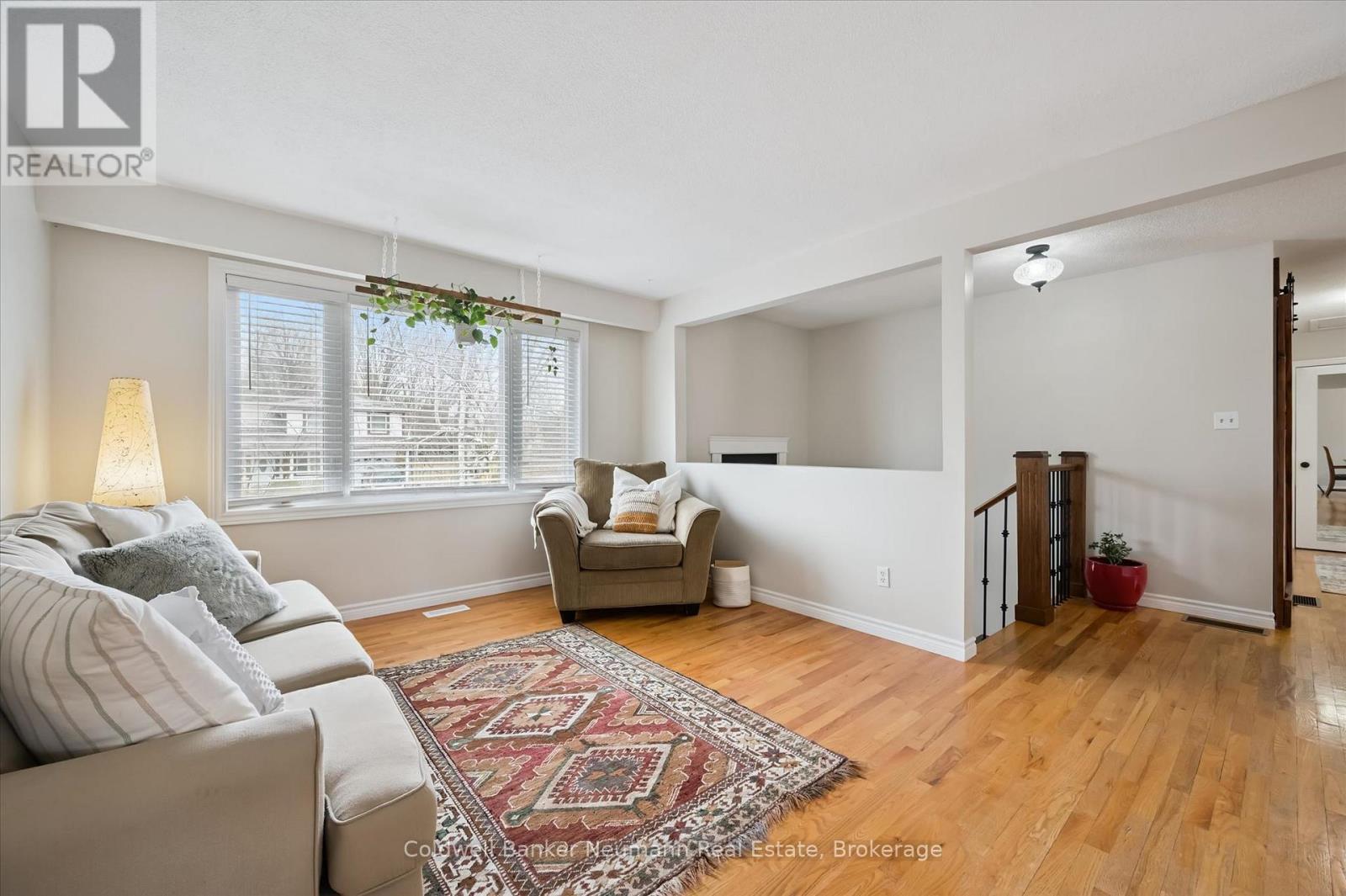 18 Gateway Drive, Guelph (Willow West/sugarbush/west Acres), Ontario  N1H 6W8 - Photo 8 - X12972162