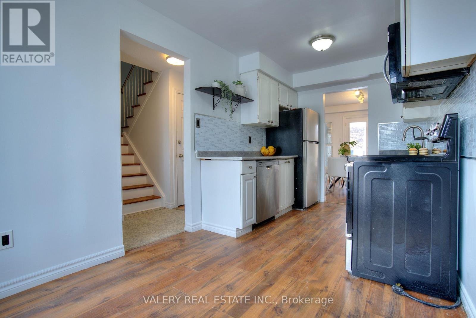 24 Lampman Ln Lane, Barrie, Ontario  L4N 5B1 - Photo 14 - S12971198